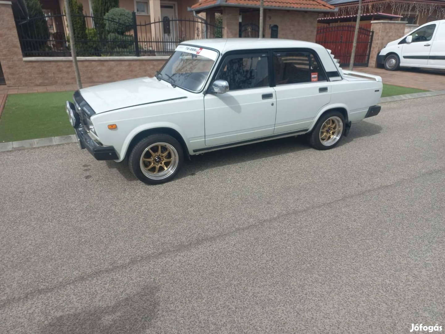 Eladó fehér Lada 2107