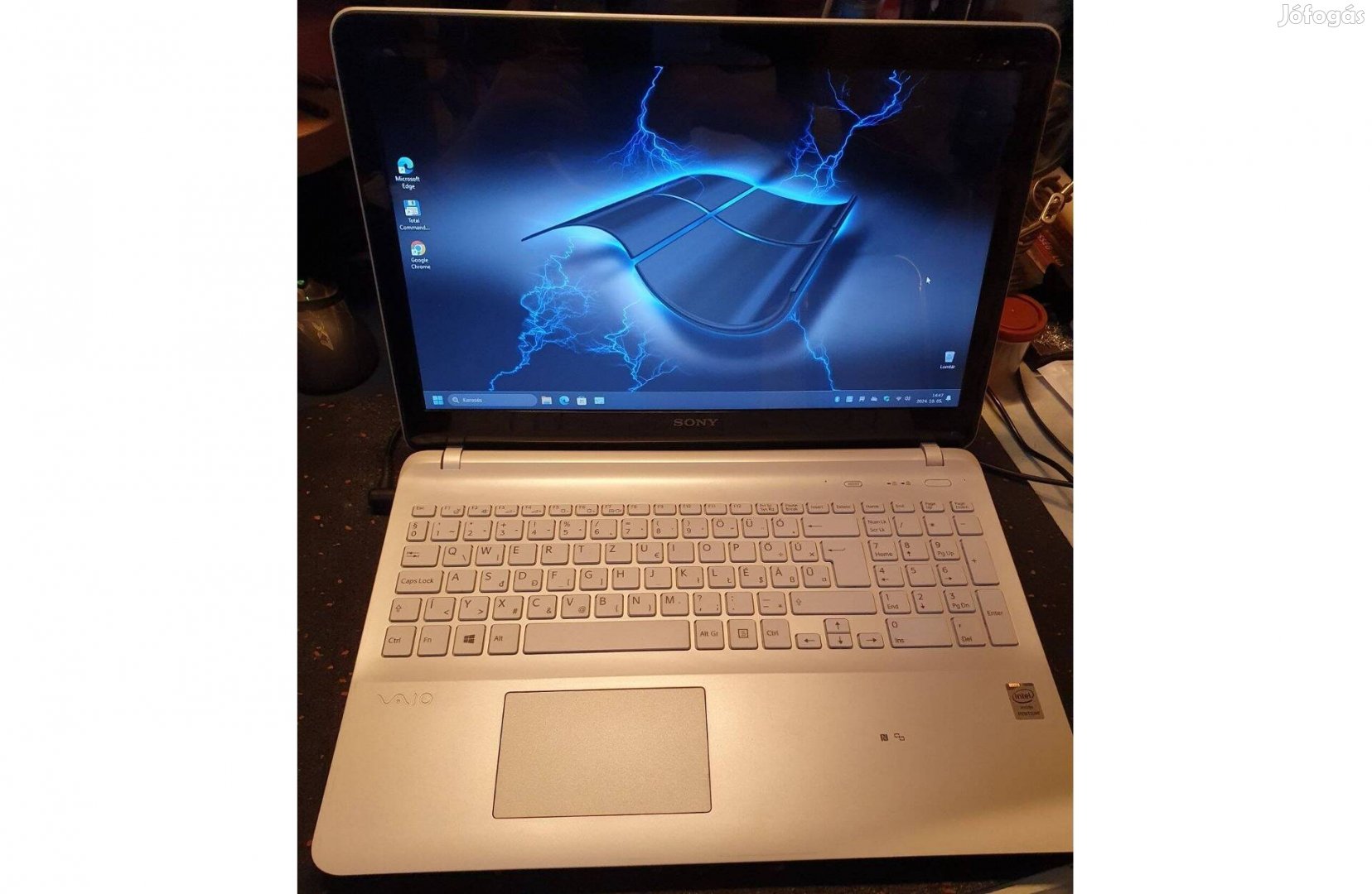 Eladó fehér Sony Vaio Laptop 8Gb DDR3 ram,128Gb SSD,win11.