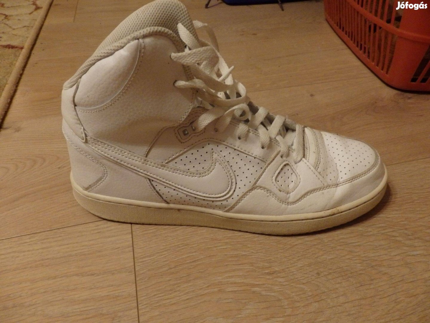 Eladó fehér hosszúszárú 45 ös Nike férfi cipő