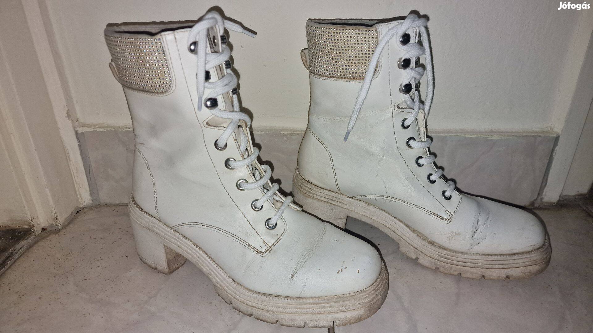 Eladó fehér női bokacsizma