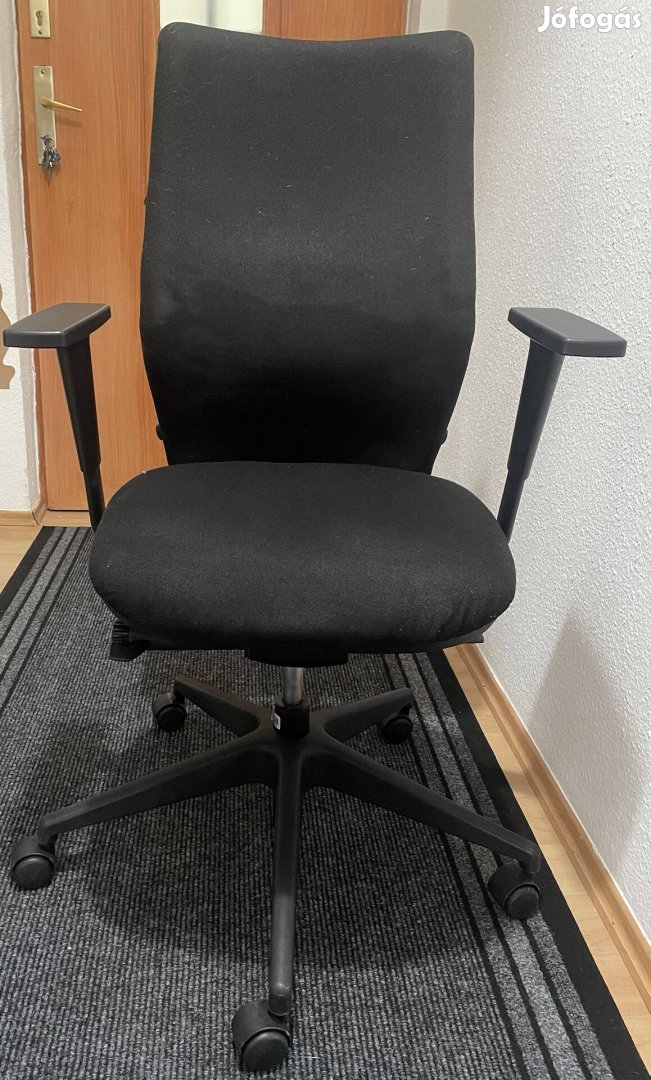 Eladó fekete irodai gurulós szék