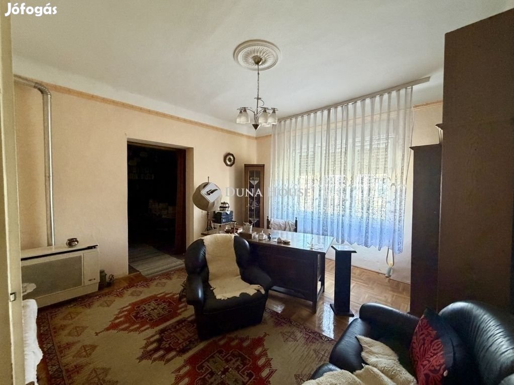 Eladó felújítandó, 5 szobás ház, nagy saroktelken Jászapáti