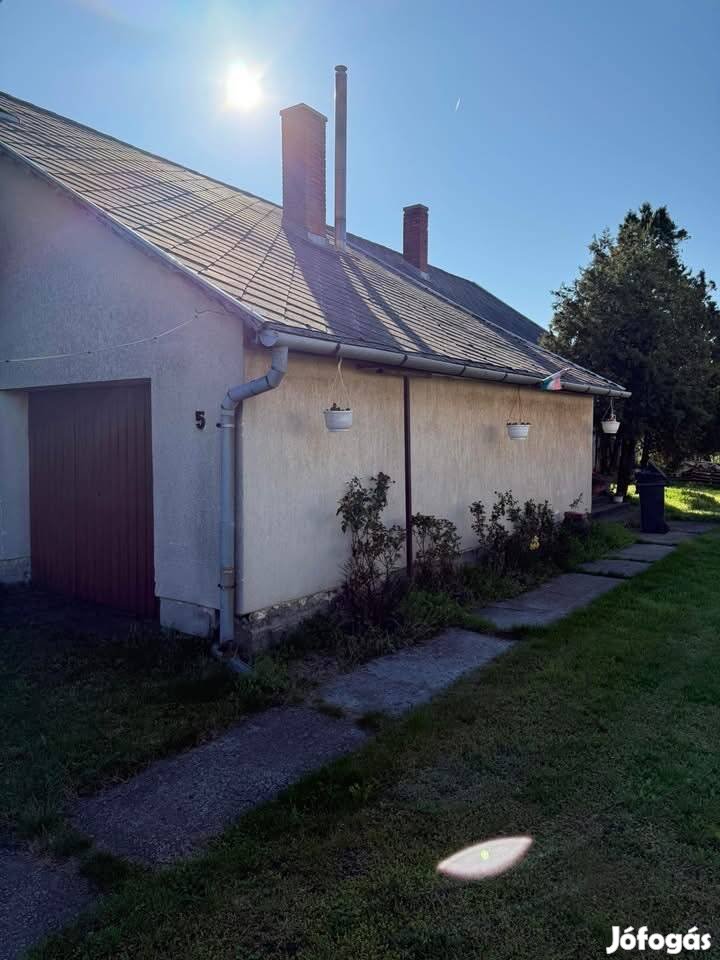 Eladó felújítandó családi ház nagyvkerttel Sárbogárd-Sárszen