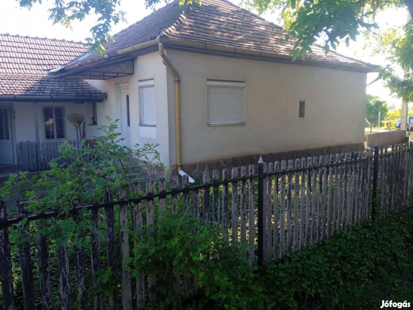 Eladó felújítandó ház nagy telekkel - zsákfaluban