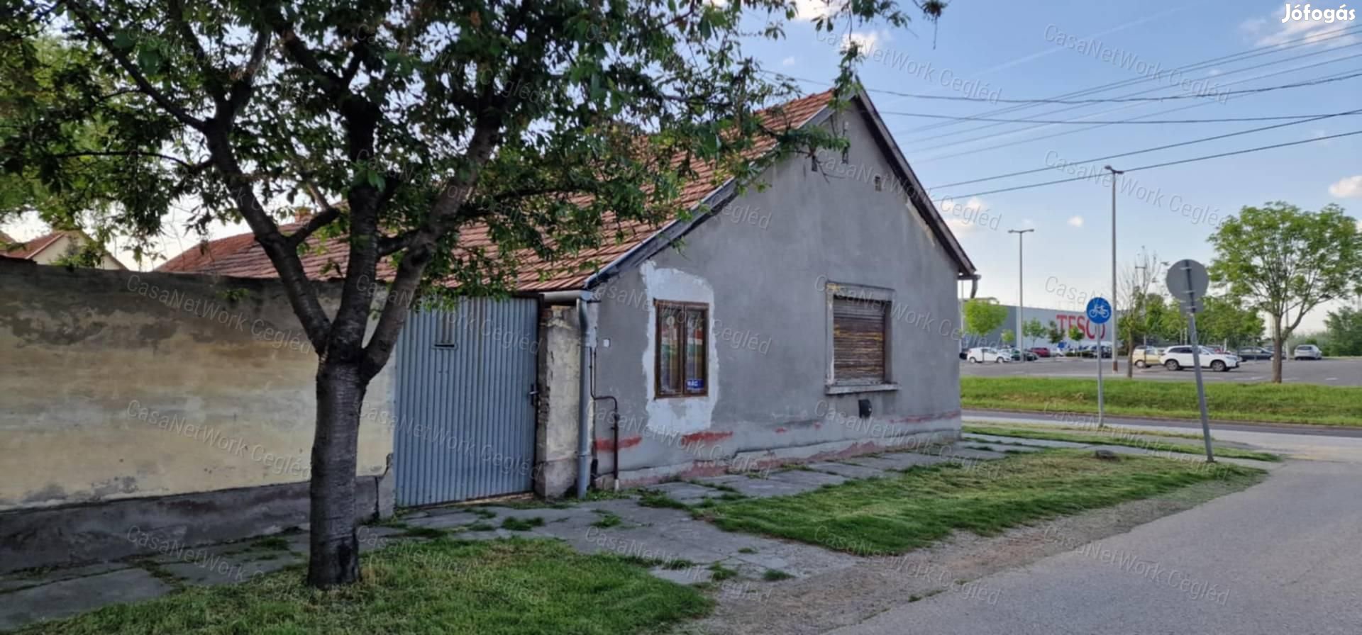 Eladó felújítandó kisház frekventált helyen!