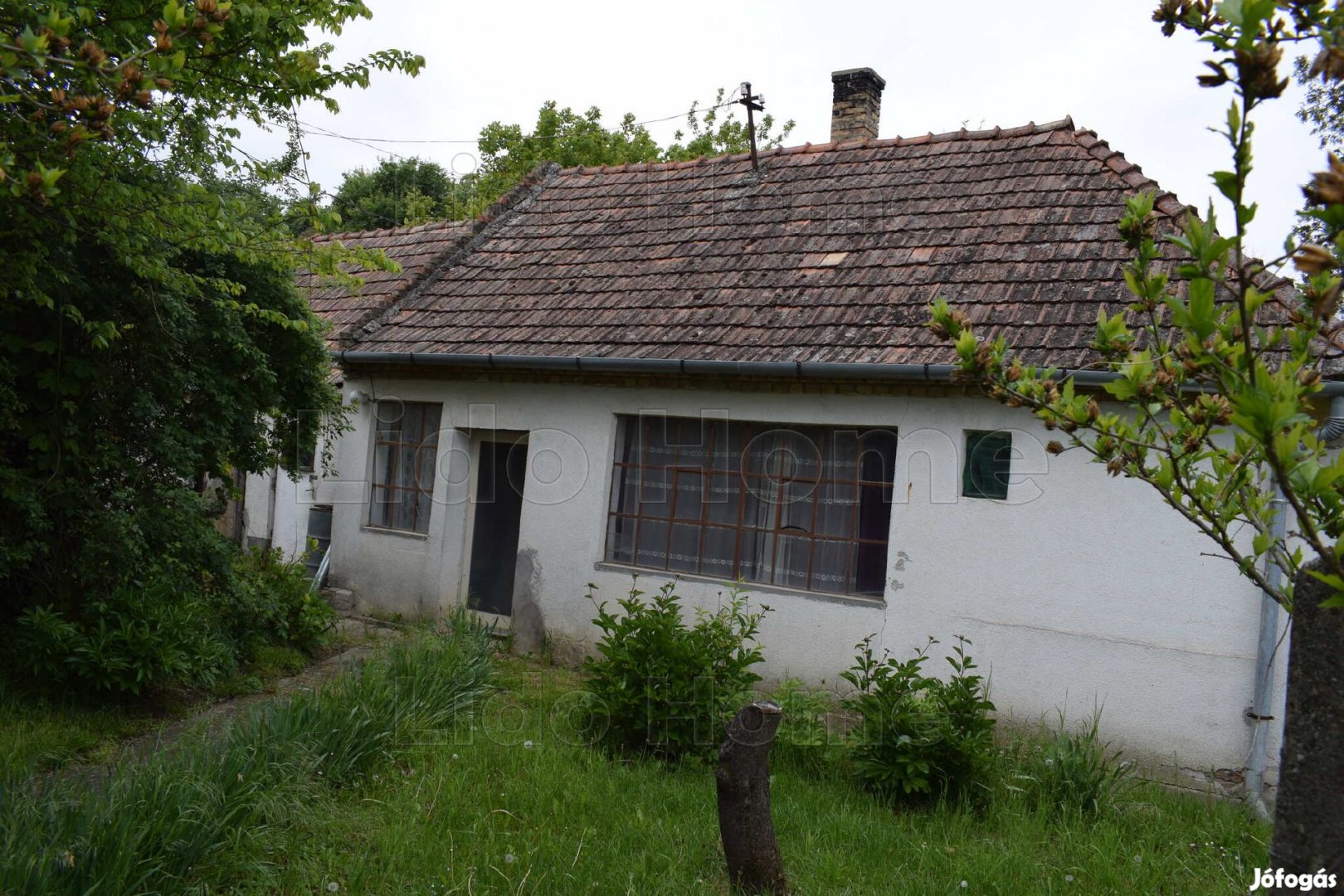 Eladó felújításra szoruló családi ház Veszprémvarsányban