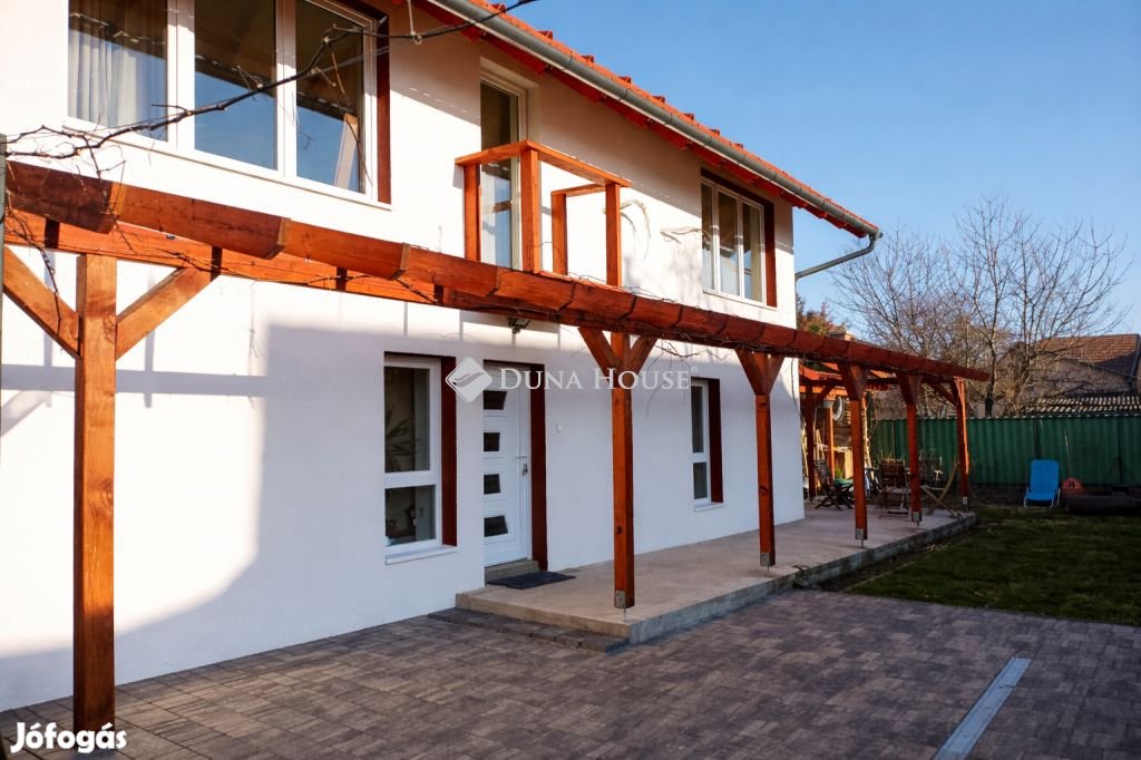 Eladó felújított, 3 szobás családi ház, Budapest 16. ker.