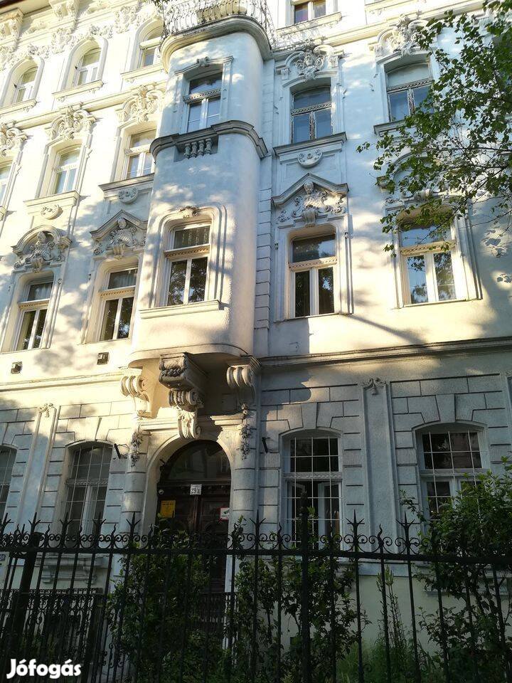 Eladó felújított, galériázott lakás a VII. kerületben