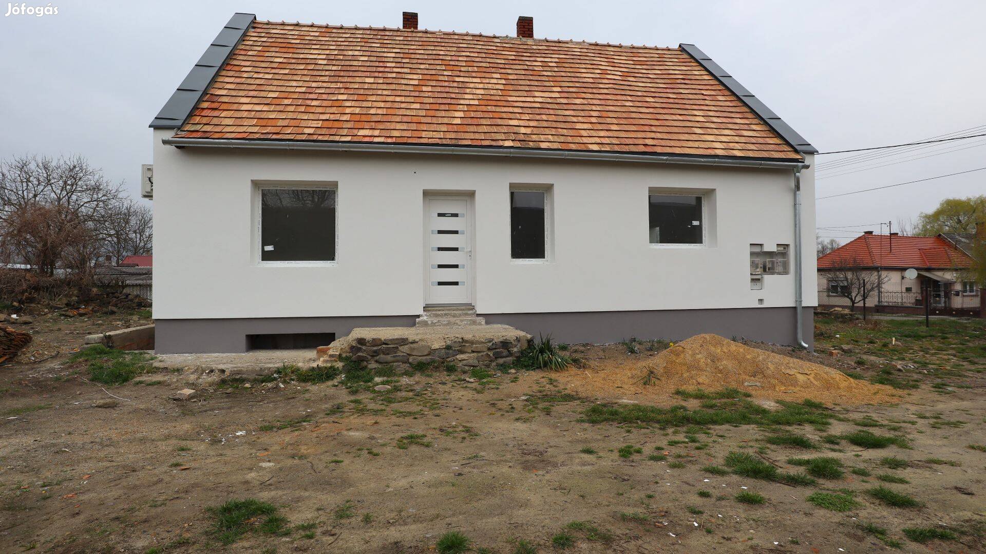 Eladó felújított családi ház Lesenceistvándon