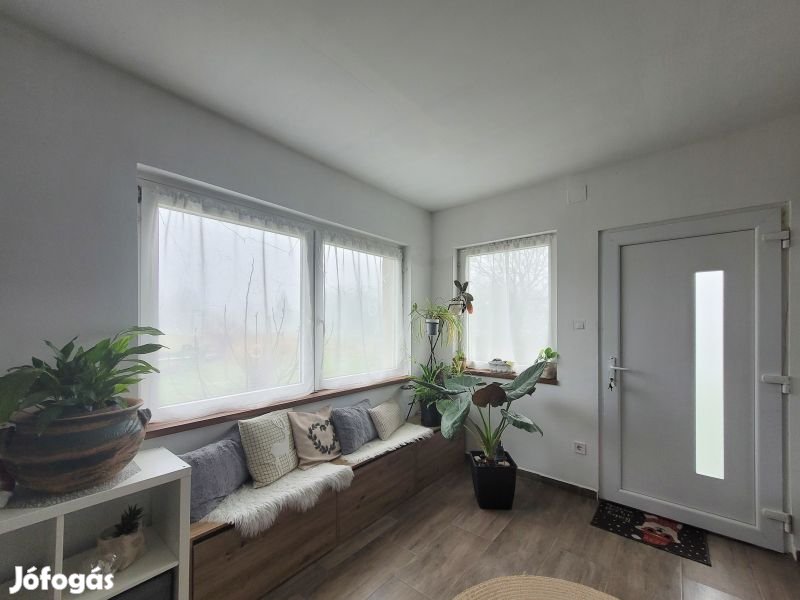 Eladó felújított ház Barcson