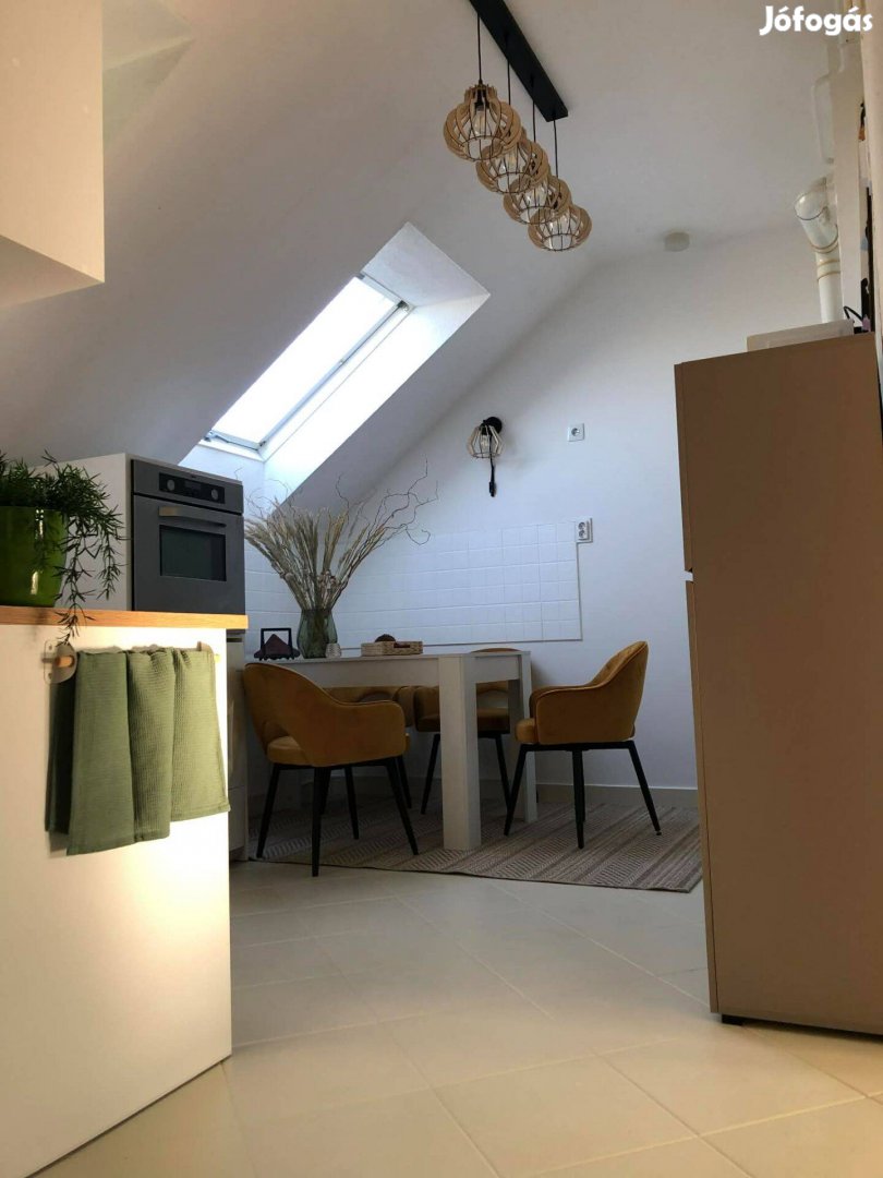 Eladó felújított tégla lakás, Szarvas Szentesi úti lakópark