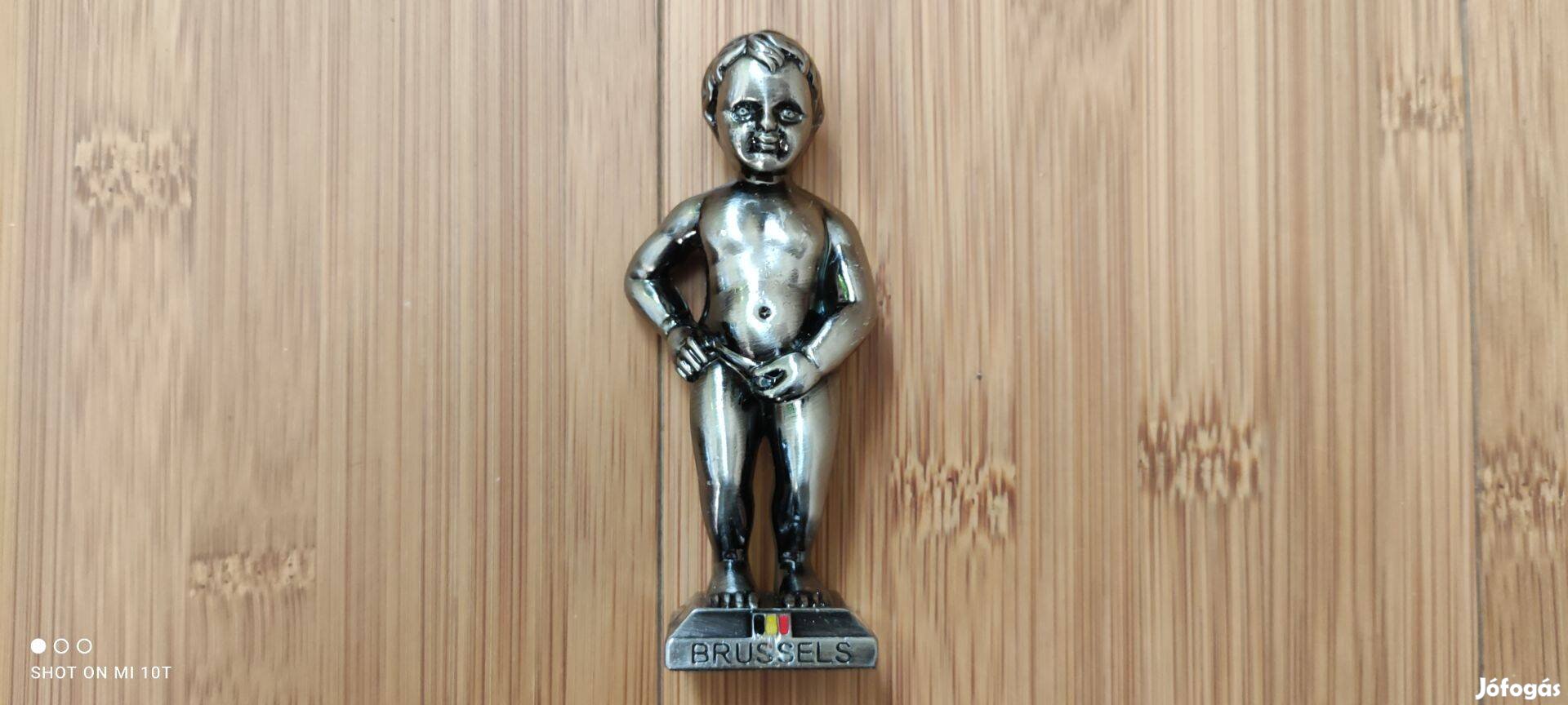Eladó fém Manneken Pis szobor Kedvező Áron