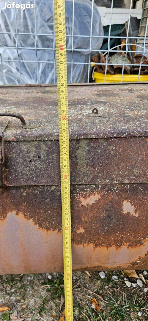 Eladó fém szerszámos láda