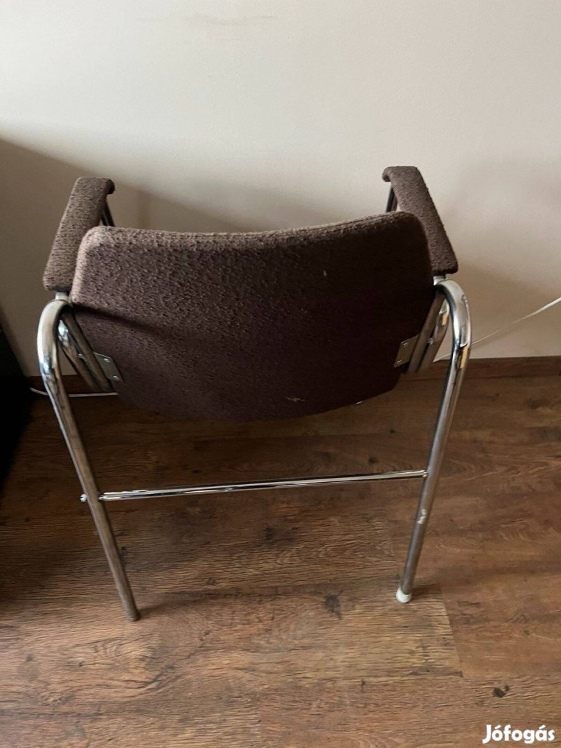 Eladó fémkeretes irodai szék