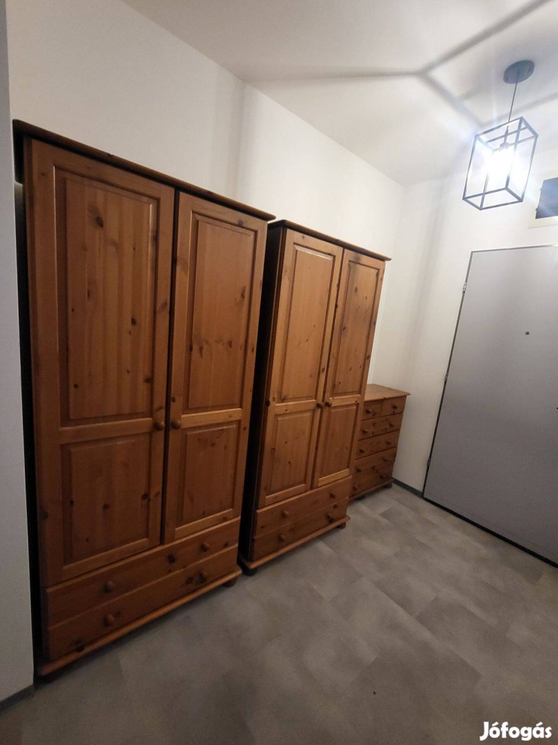Eladó fenyő bútor