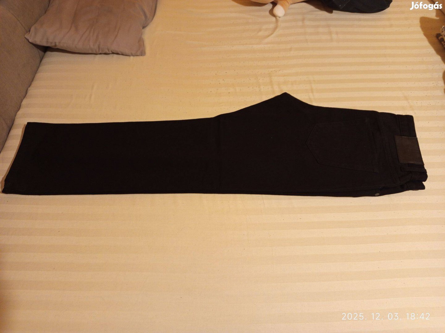 Eladó férfi farmer