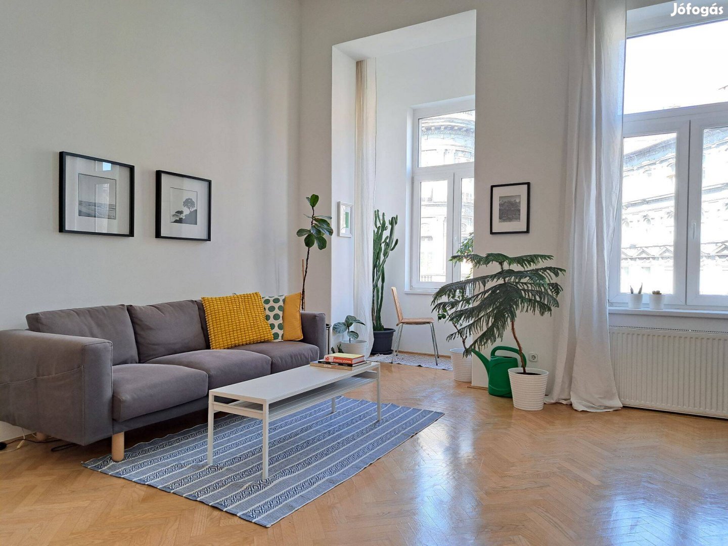 Eladó fiatalos, világos, 2 szobás lakás a Népszínház utcában