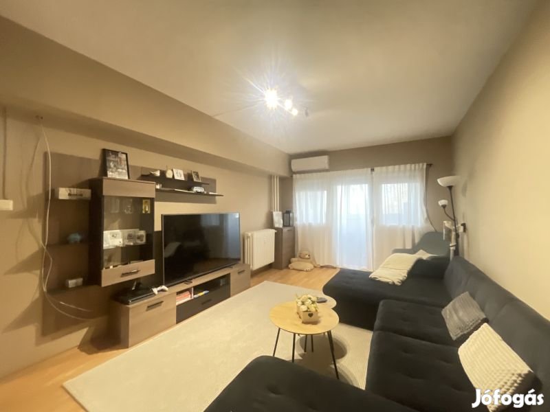 Eladó földszinti 3 szobás lakás a Krisztina téren!