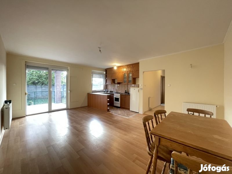 Eladó földszinti teraszos téglalakás Szentlőrincen!