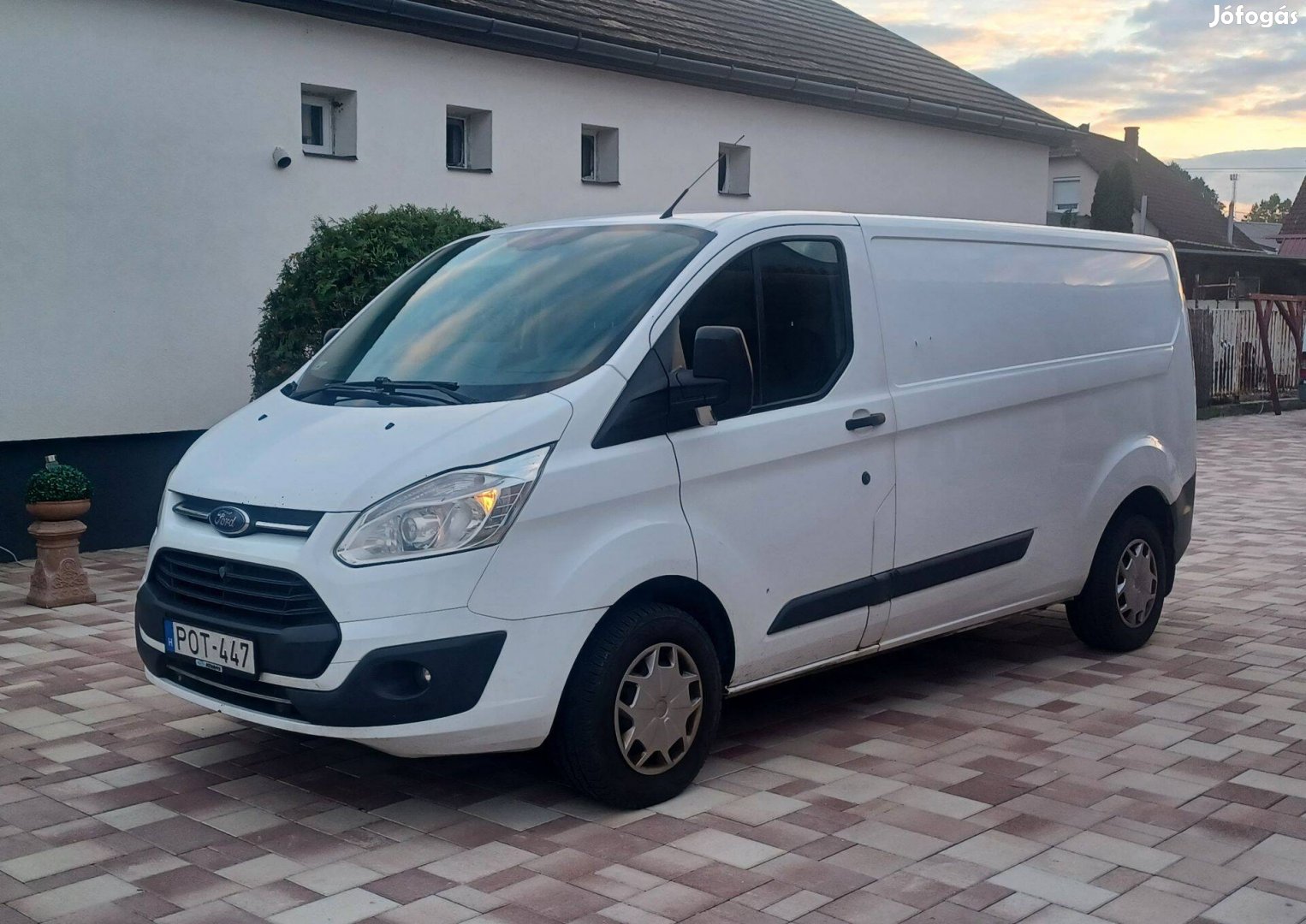 Eladó ford couston