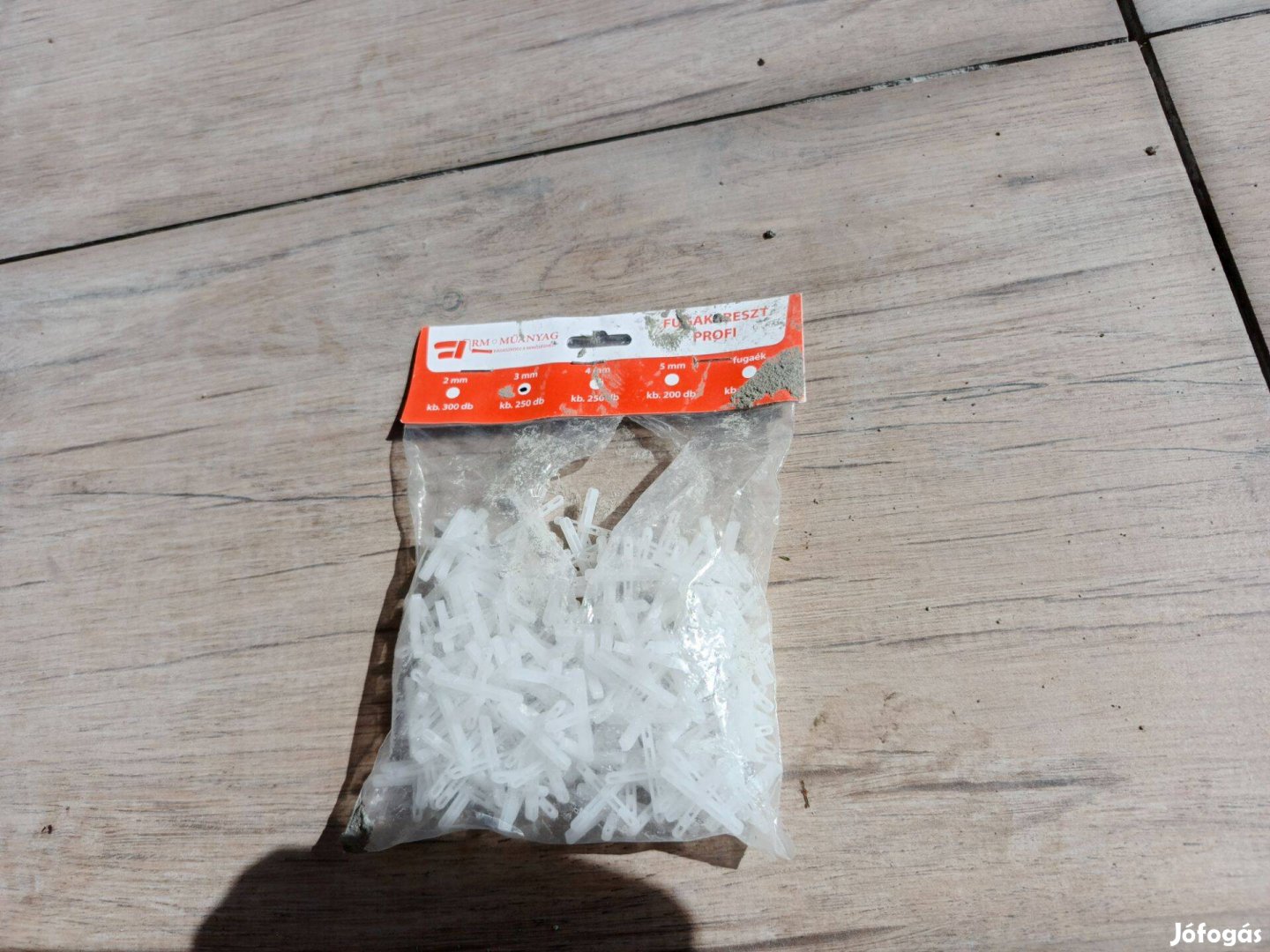 Eladó fugakeresztek 3 mm, összesen 149 db