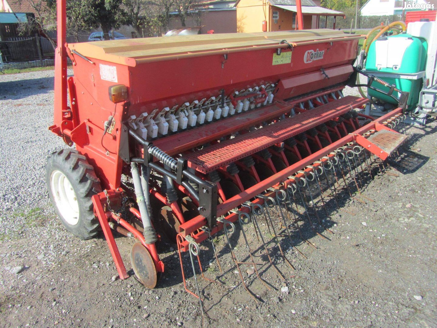 Eladó függ .gabonavetőgép 4m .tárcsás