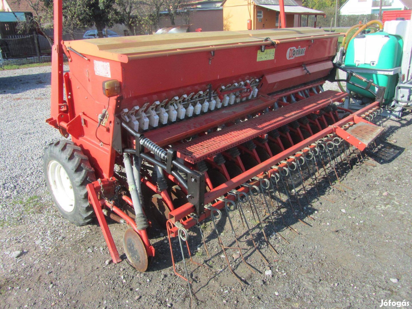 Eladó függ. gabonavetőgép 4m tárcsás