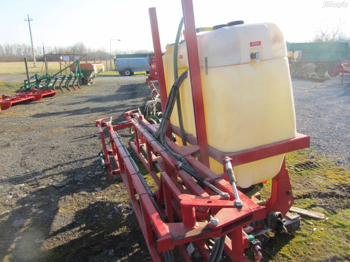 Eladó függ. permetező 600l