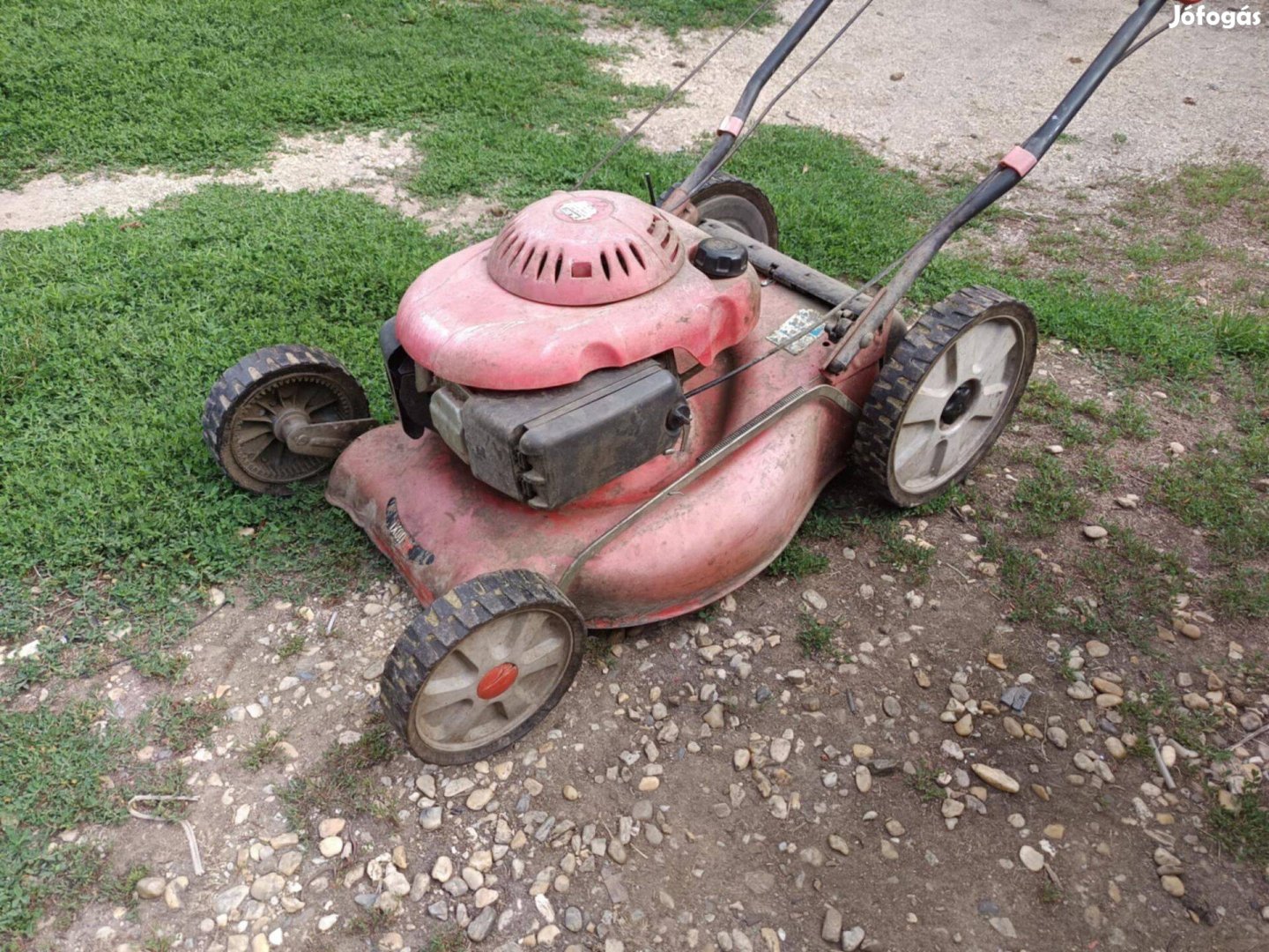 Eladó fűnyíró