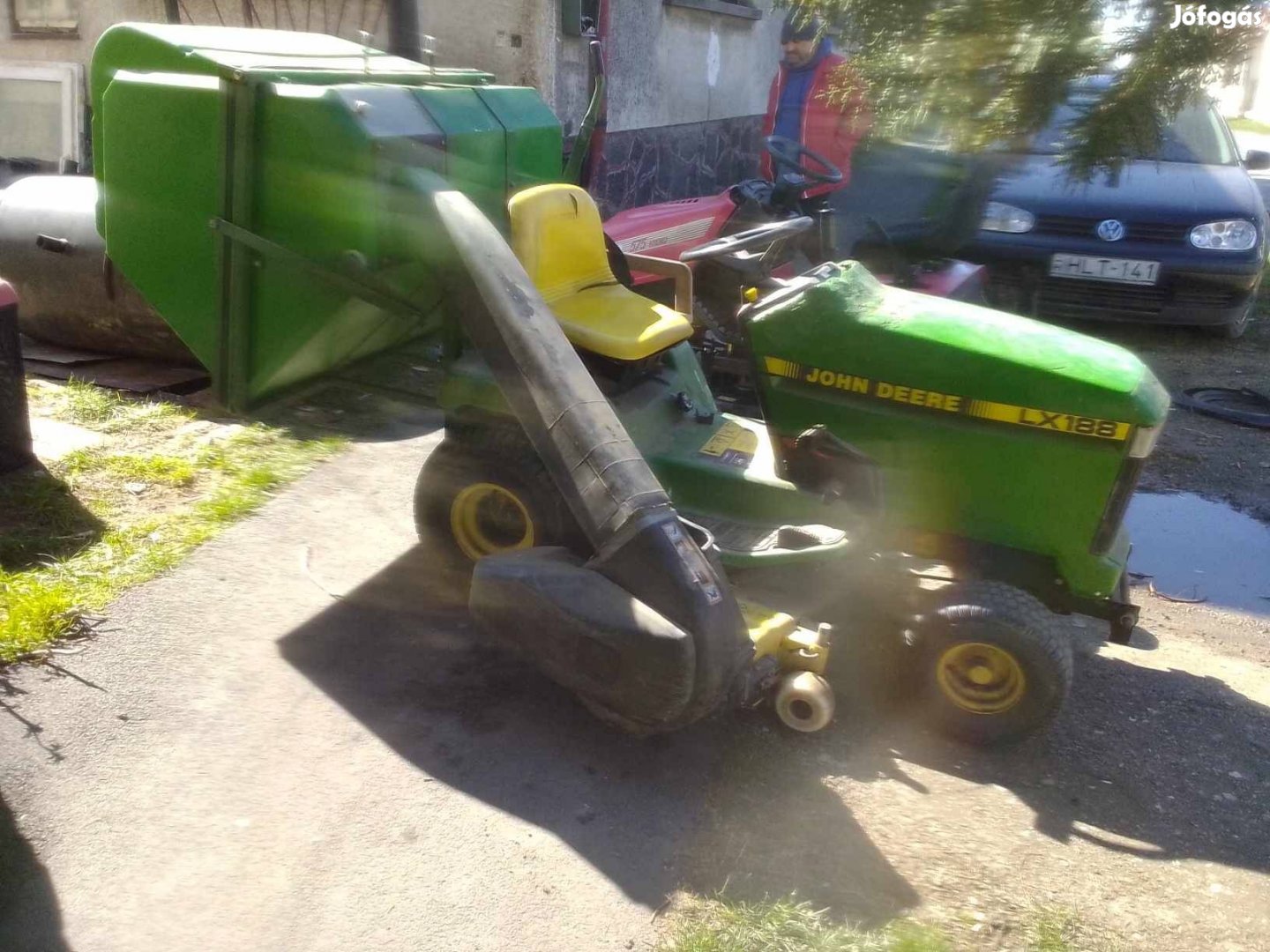 Eladó fűnyírótraktor