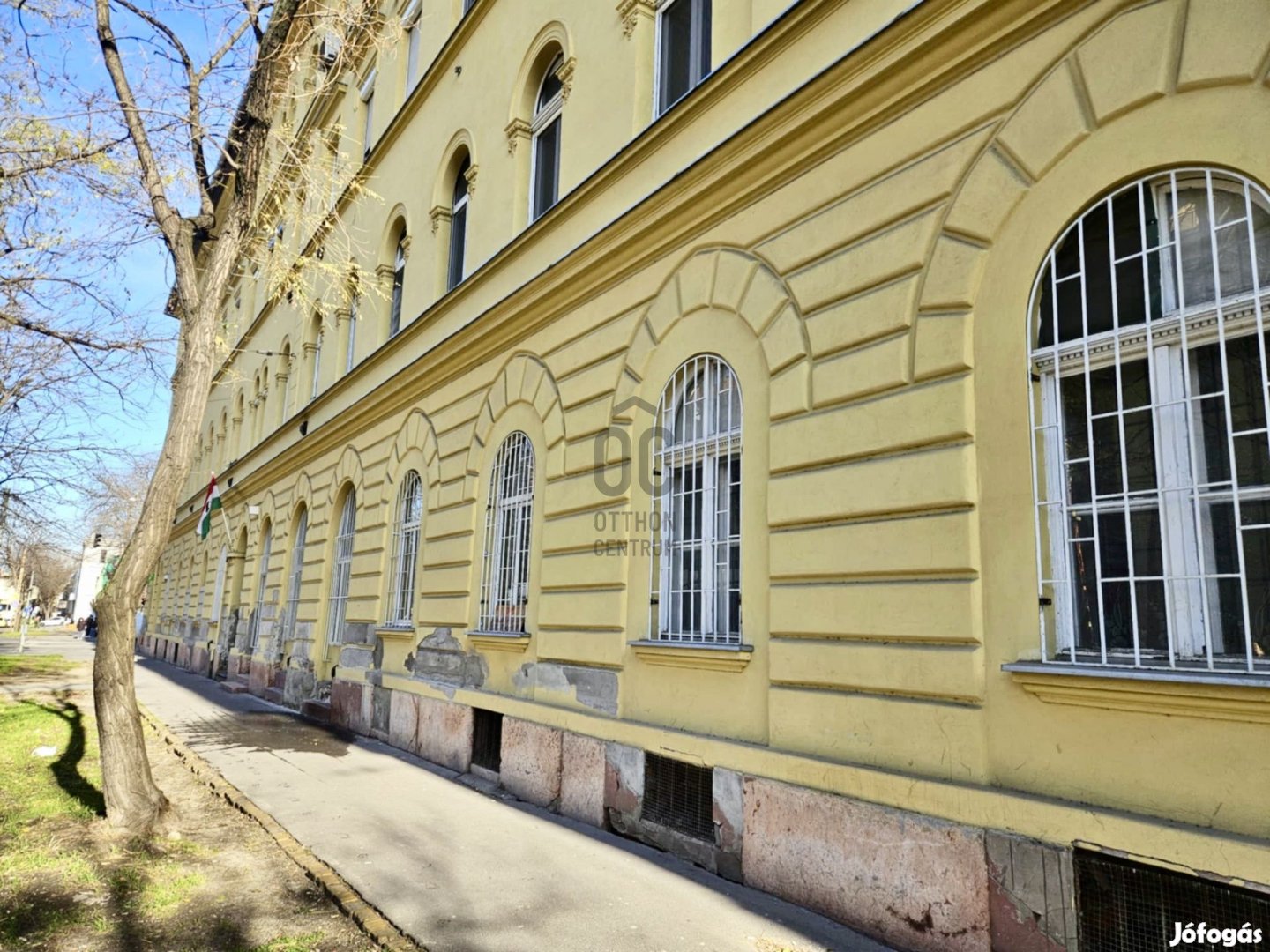 Eladó galériás lakás Budapest VIII. kerületének egyik