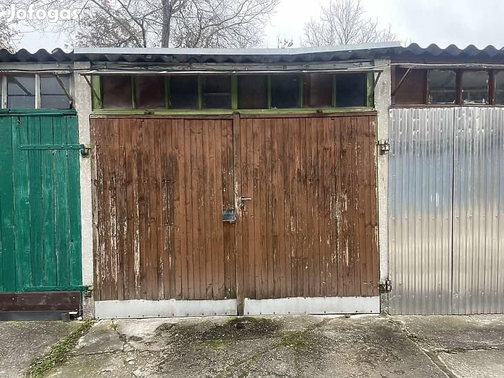 Eladó garázs - Vác