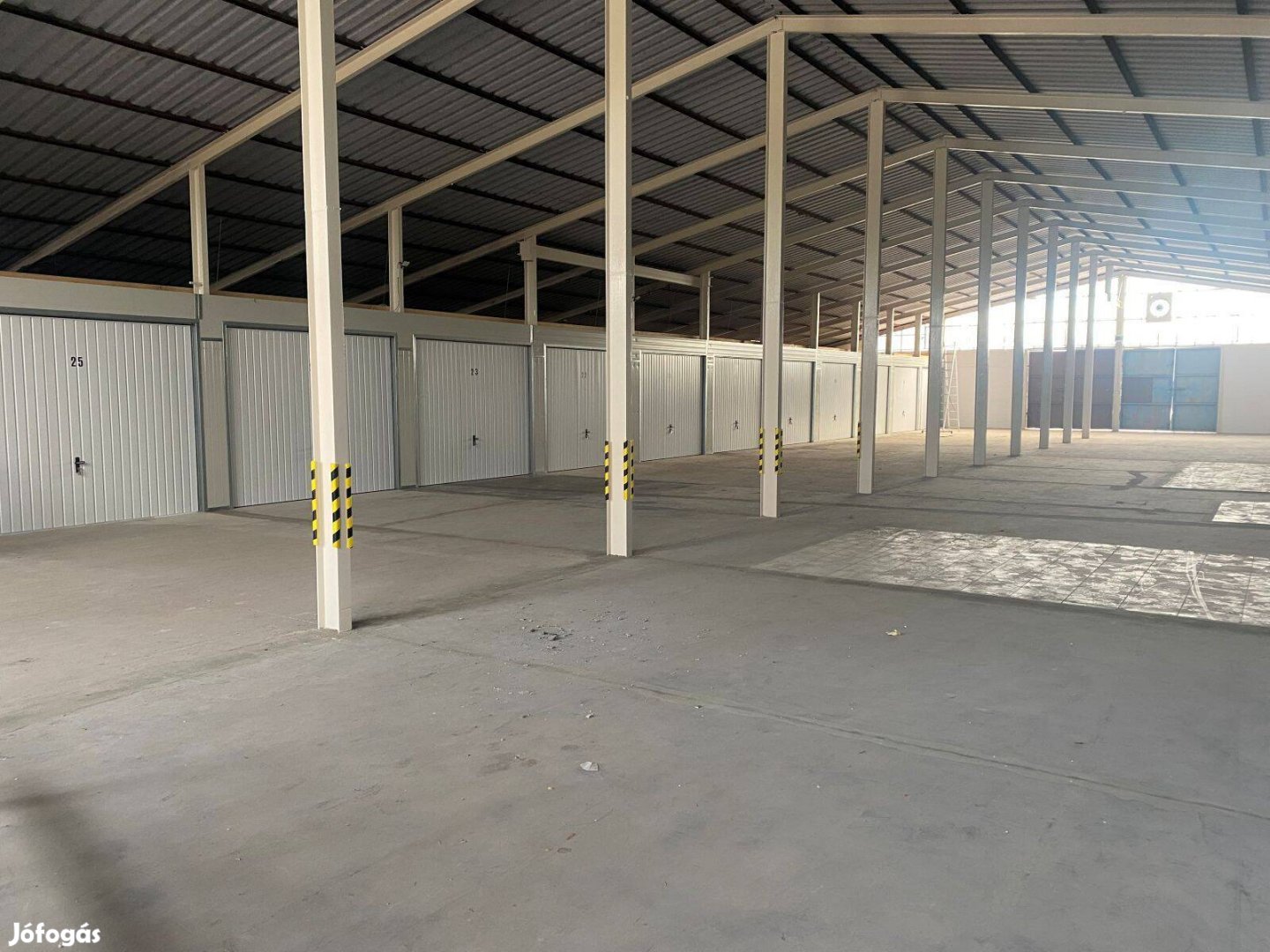 Eladó garázsok Kiskunhalason a Keceli úton!