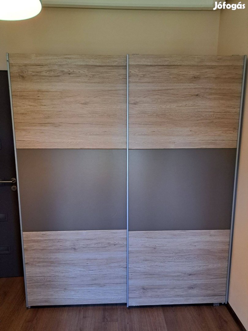 Eladó garbróbszekrény