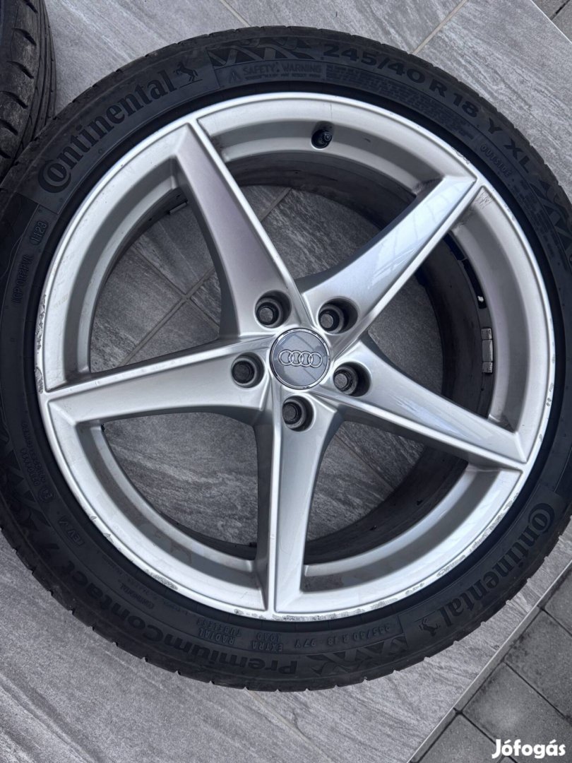 Eladó gyári Audi alufelni Continental gumikkal