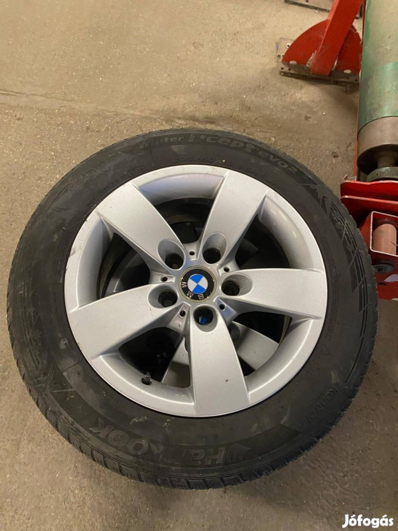 Eladó gyári BMW alufelni garnitúra, Hankook téli gumikkal 205/60 R16