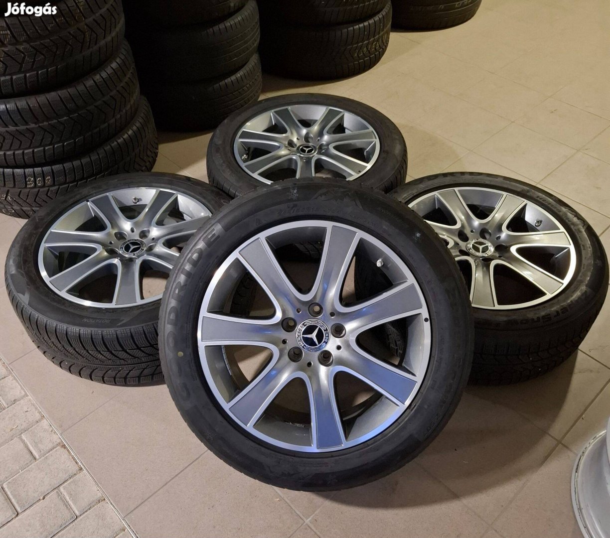 Eladó gyári Mercedes 5x112 18" alufelni szett, használható téli gumikk