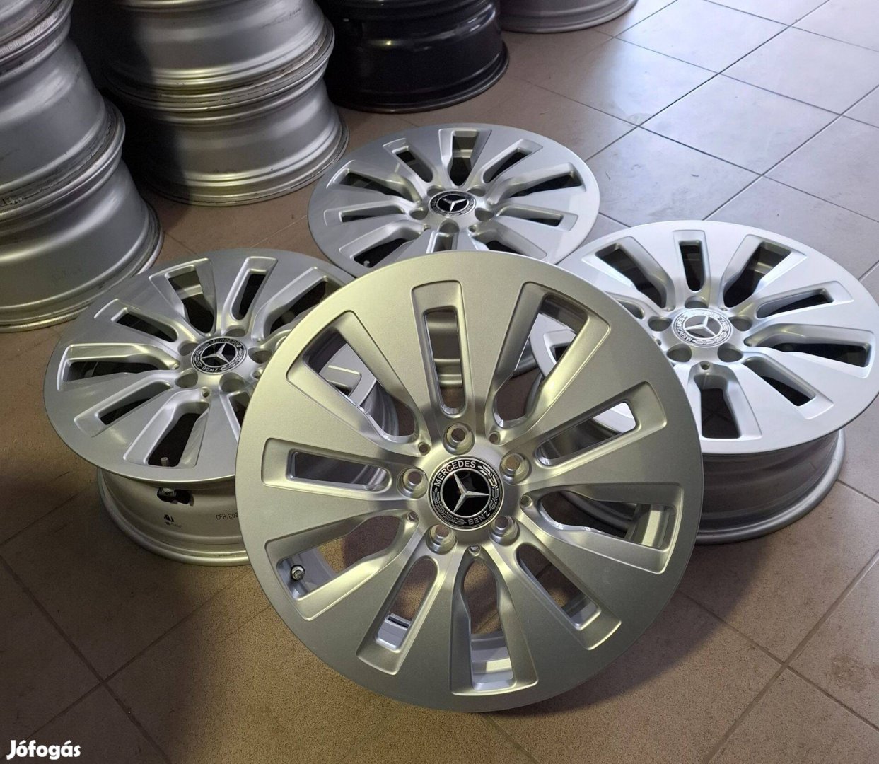 Eladó gyári Mercedes W206 5x112 17" alufelni szett