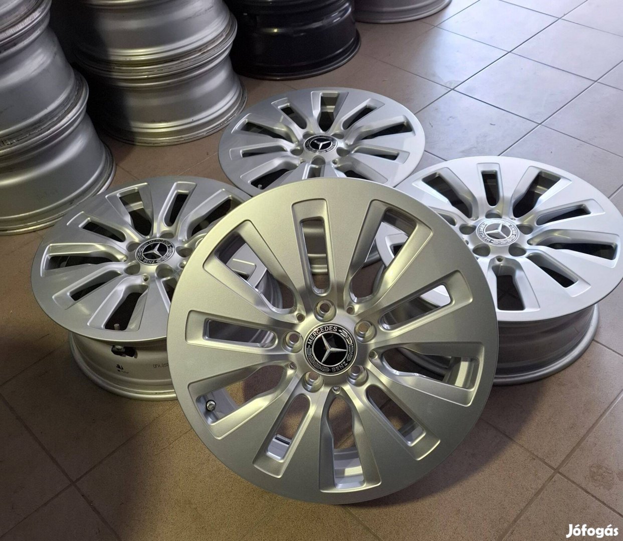 Eladó gyári Mercedes W206 5x112 17" alufelni szett