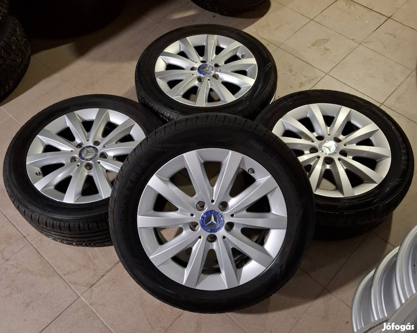 Eladó gyári Mercedes W246 16" alufelni szett, jó nyári gumikkal
