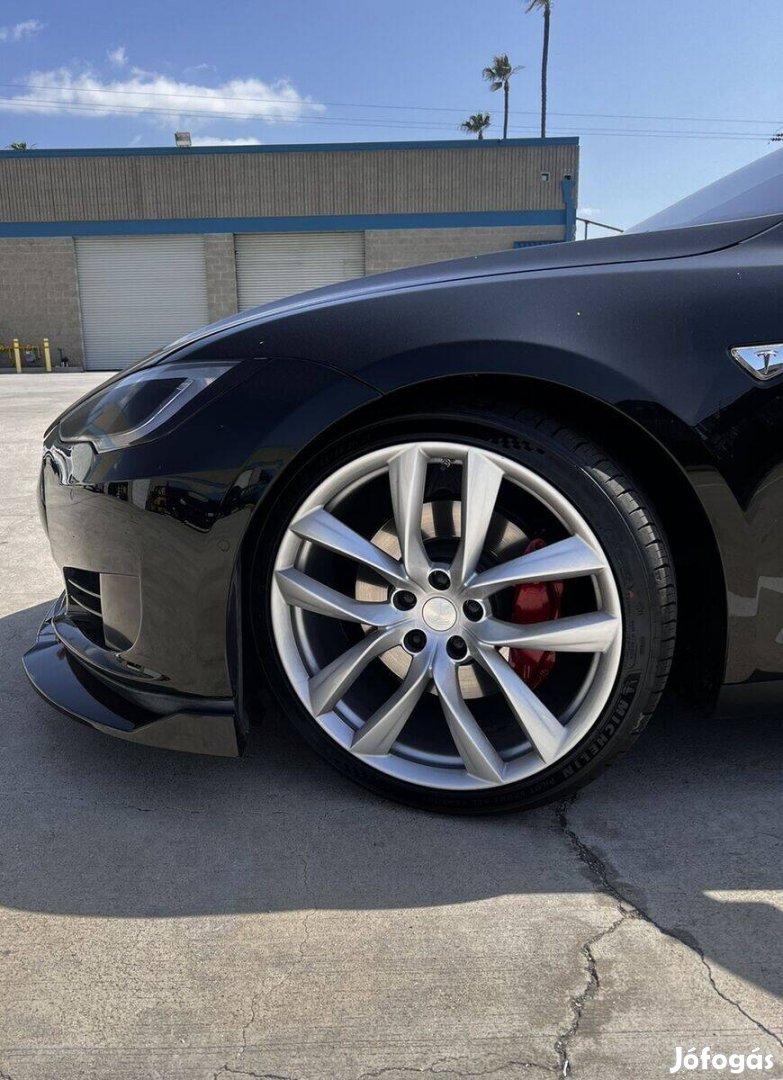 Eladó gyári Tesla Model S Arachnid 21'-es felni garnitúria gumikkal
