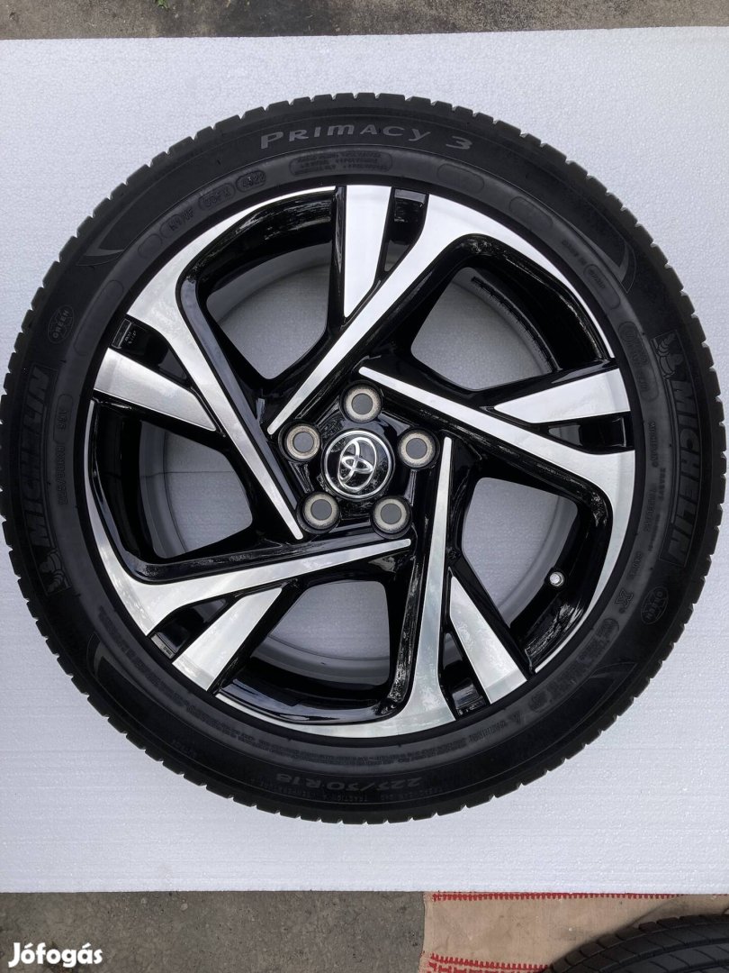 Eladó gyári Toyota C-HR alufelni Michelin gumival - szinte új