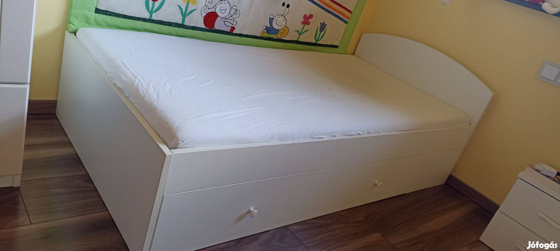 Eladó gyermekágy