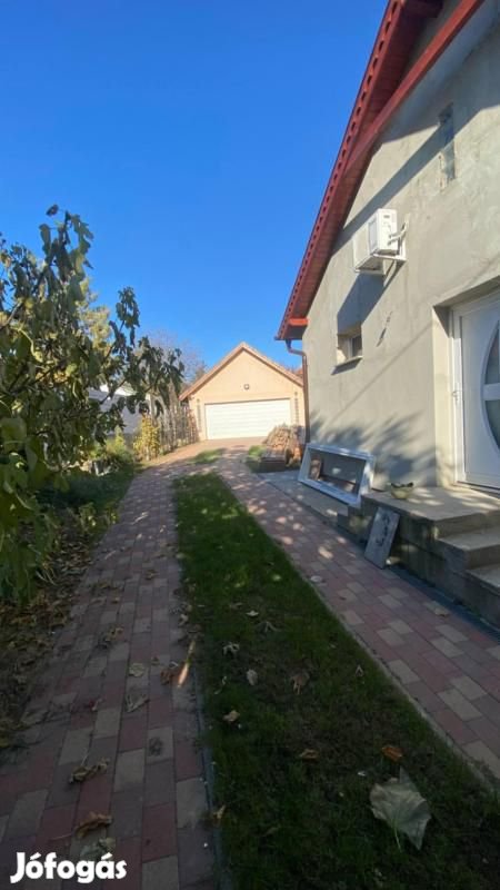 Eladó gyöngyösi családiház