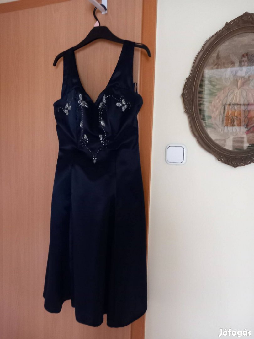 Eladó gyönyörű sötétkék 2 részes rövid minőségi ruha!