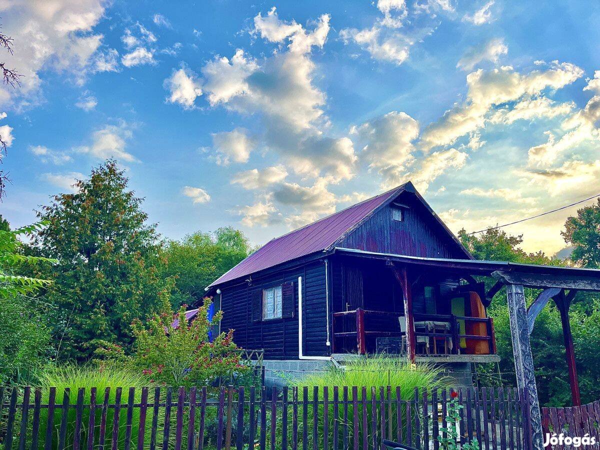 Eladó hangulatos hétvégi ház Varbón, a horgásztó közelében!