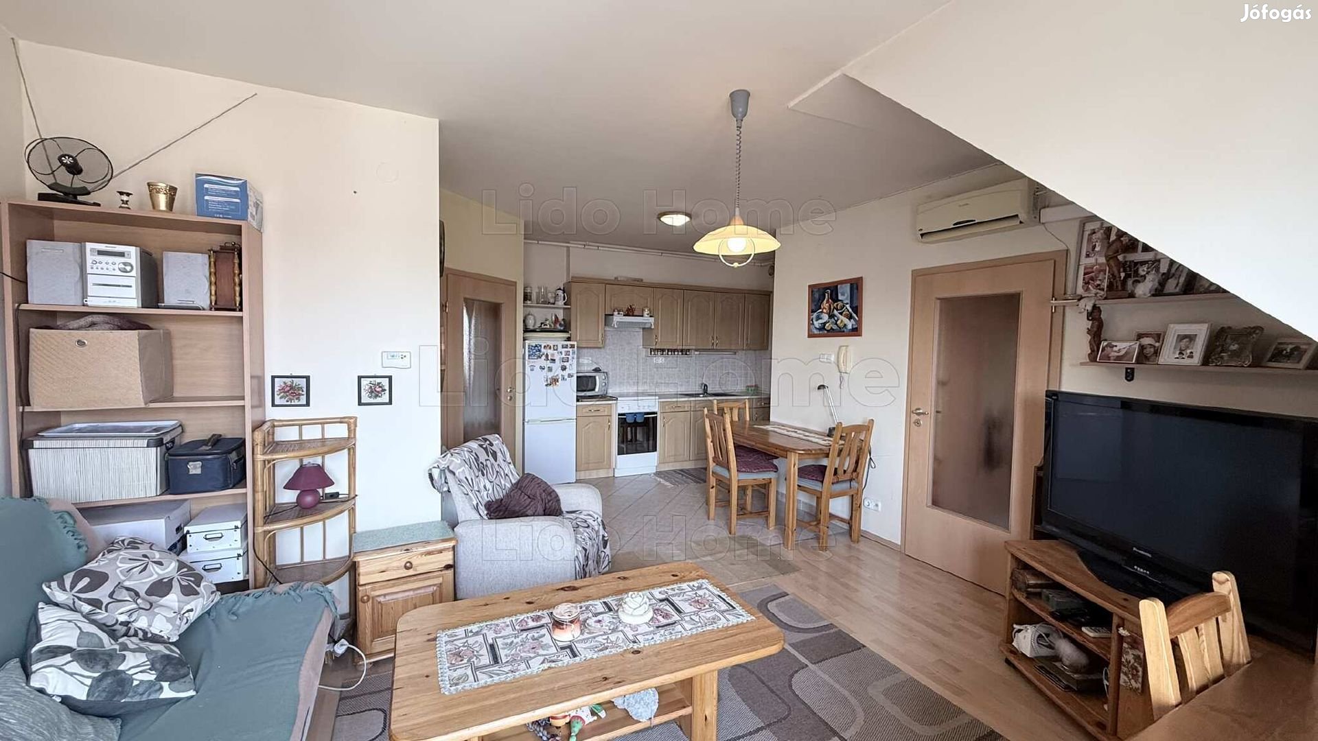 Eladó harmadik emeleti, liftes lakás Hévíz belvárosában.