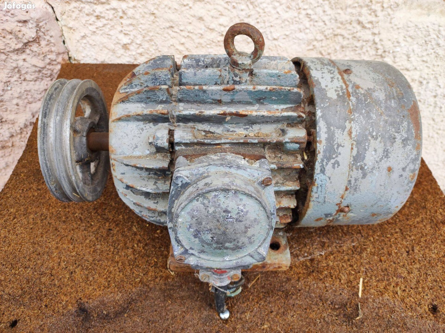 Eladó három fázisú villanymotor