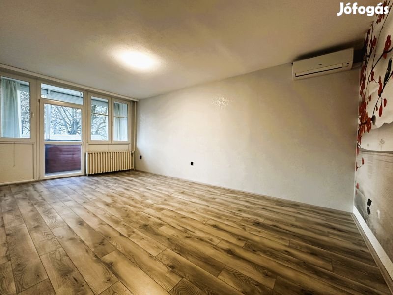 Eladó három szobás, 70 m-es, Kertvárosi lakás Pécsett!