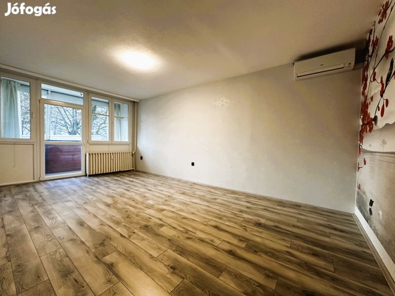 Eladó három szobás, 70 m-es, Kertvárosi lakás Pécsett!